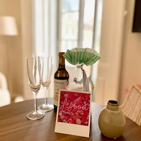 Apartman Stylish & Sunrise From Your Sofa - Stay! *