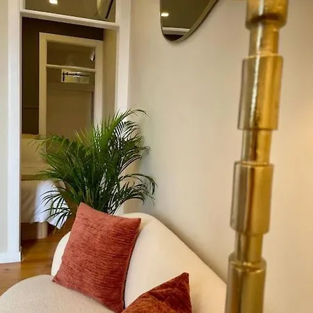 Stylish & Sunrise From Your Sofa - Stay! ליסבון