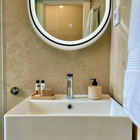 דירה Stylish & Sunrise From Your Sofa - Stay! *