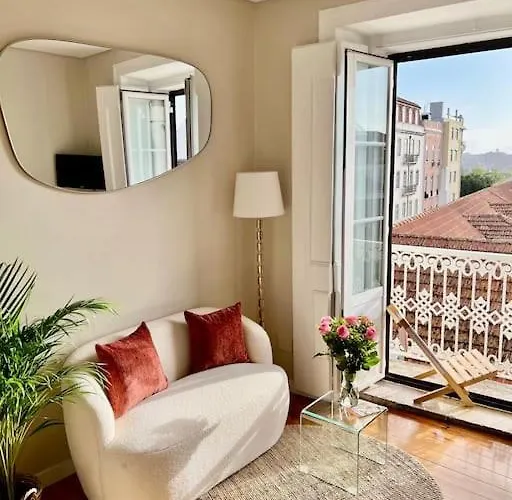Apartman Stylish & Sunrise From Your Sofa - Stay! *
